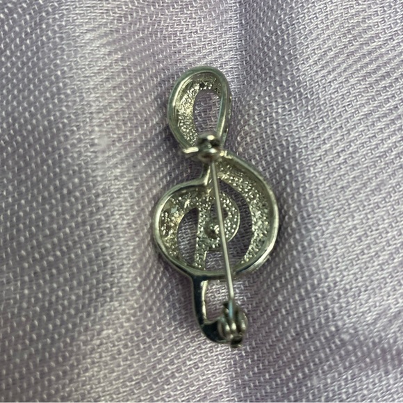 Treble clef brooch - Picture 2 of 3